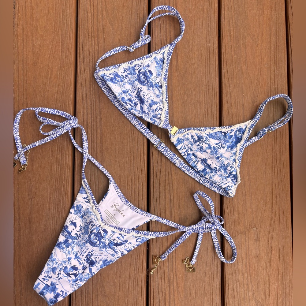 Medium BYDEE set Malaga bottom Prague top in Alythia blue and white vintage